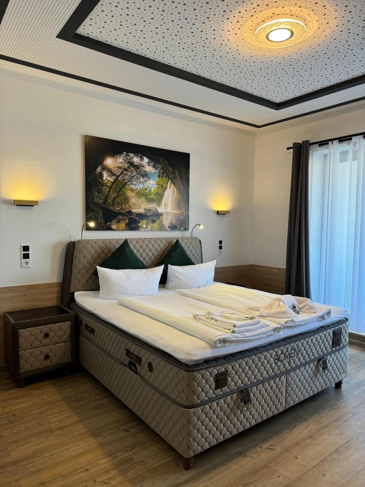 Hotel Montenegro Worms Exteriör bild